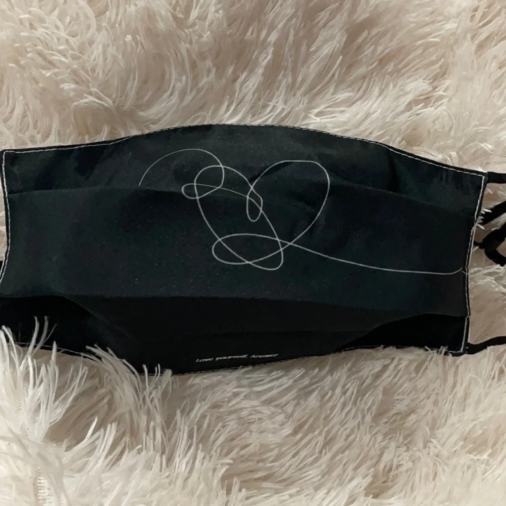 New Love Yourself, Answer face mask